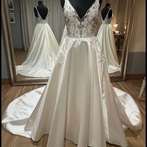 Lazaro Bridal Gown Size 8